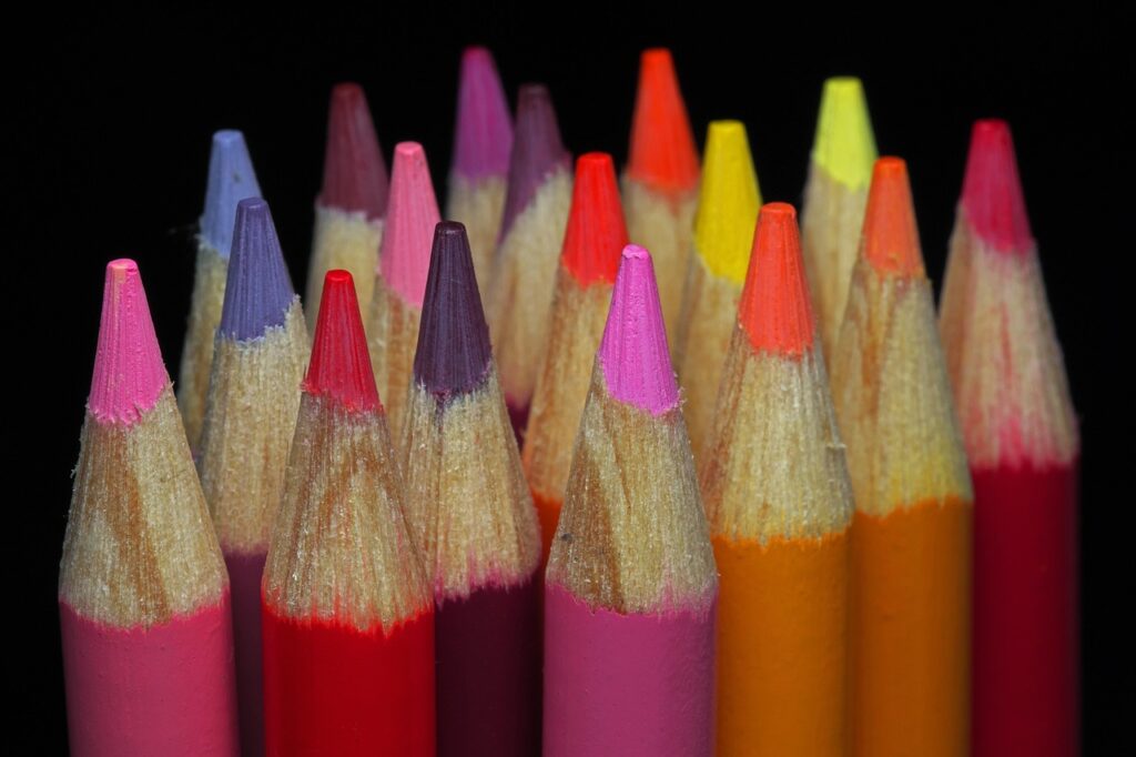 Nuancier de couleurs chaudes et froides pour comprendre la colorimétrie femme