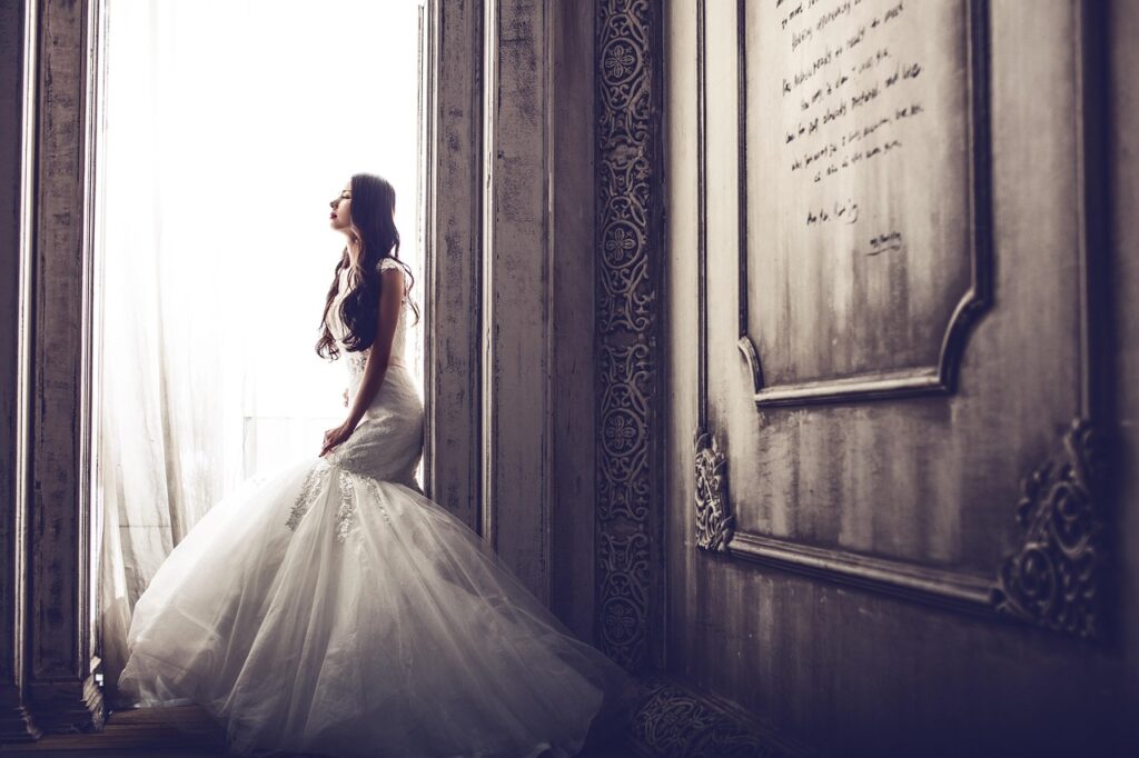 Sélection de tenue mariage invitée femme 2026 avec robe, tailleur et accessoires